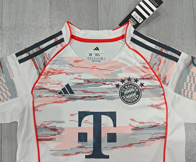 Bayern Munich Away tribute to 20 years/Allians Arena Tomas Müller 25/26
