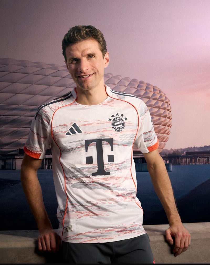 Bayern Munich Away tribute to 20 years/Allianz Arena/Thomas Müller