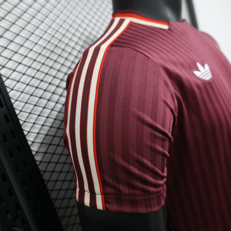 Bayern Munich Home Player Casual 25/26